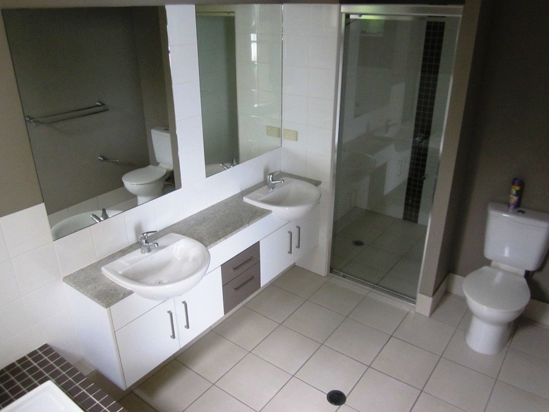 8/10 Valbonne Avenue, Varsity Lakes QLD 4227