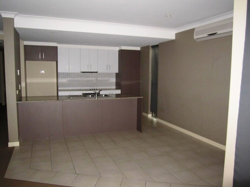 8/10 Valbonne Avenue, Varsity Lakes QLD 4227