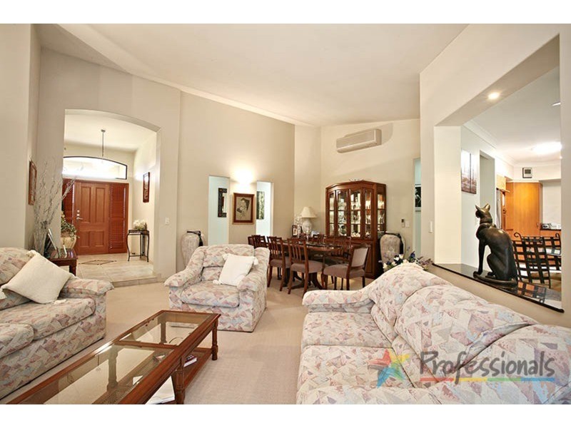 11 Straite Drive, Robina QLD 4226