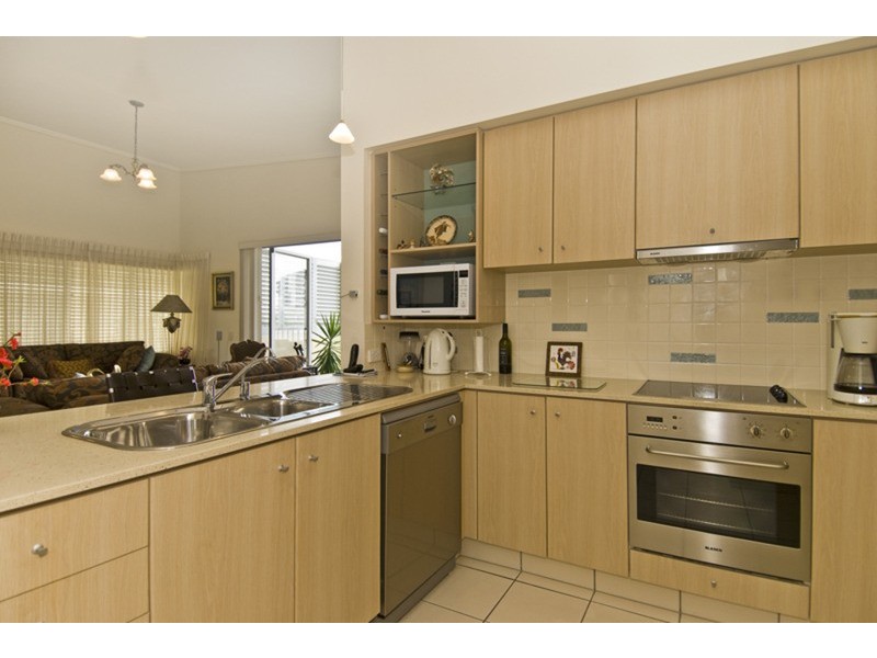 7/64 Riverwalk Avenue, Robina QLD 4226