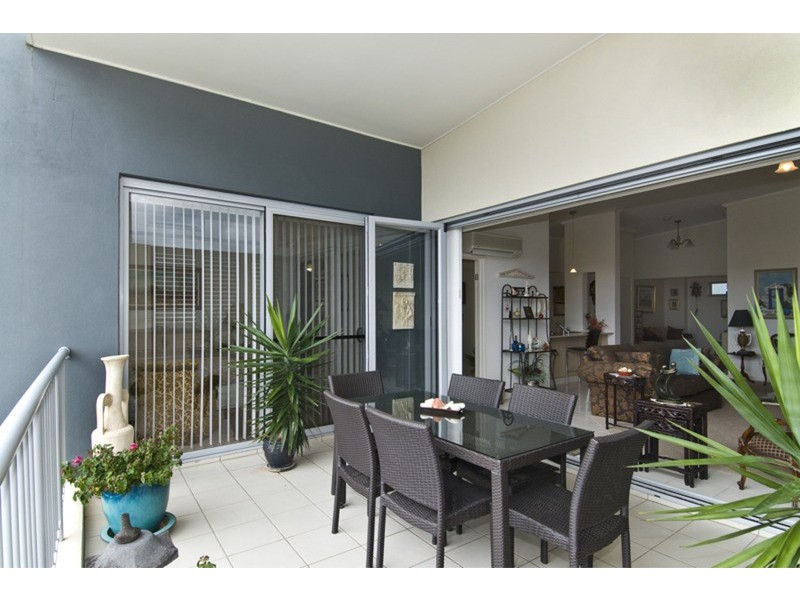 7/64 Riverwalk Avenue, Robina QLD 4226