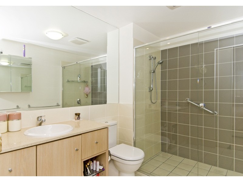 7/64 Riverwalk Avenue, Robina QLD 4226