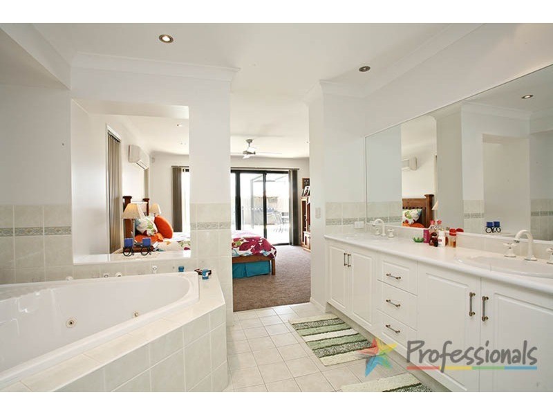 5 Cordata Court, Robina QLD 4226