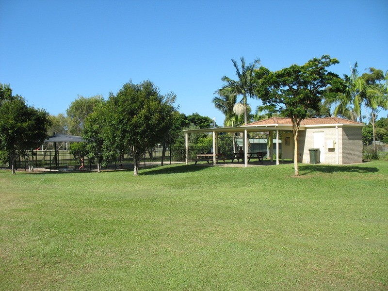 1/5 Greenlands Drive, Varsity Lakes QLD 4227