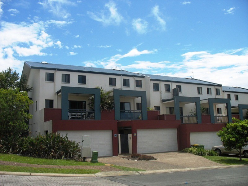 2/492 Christine Avenue, Robina QLD 4226