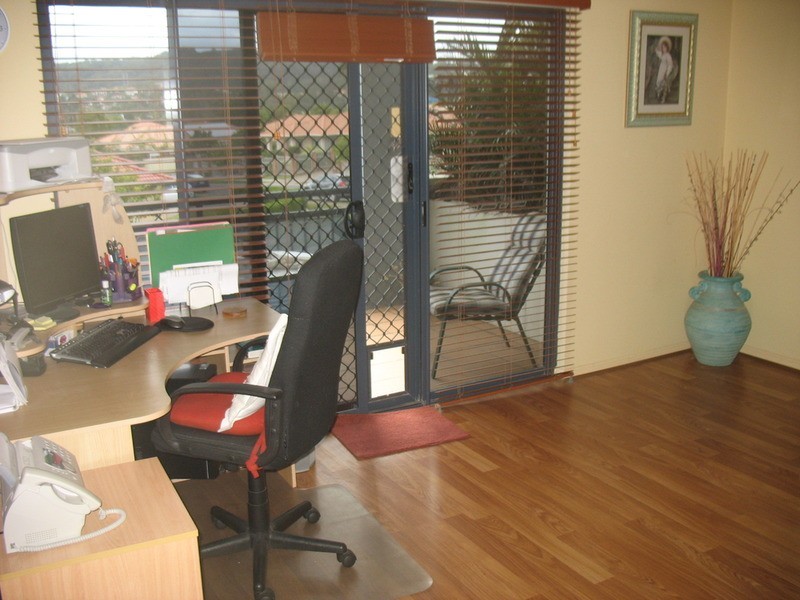 2/492 Christine Avenue, Robina QLD 4226