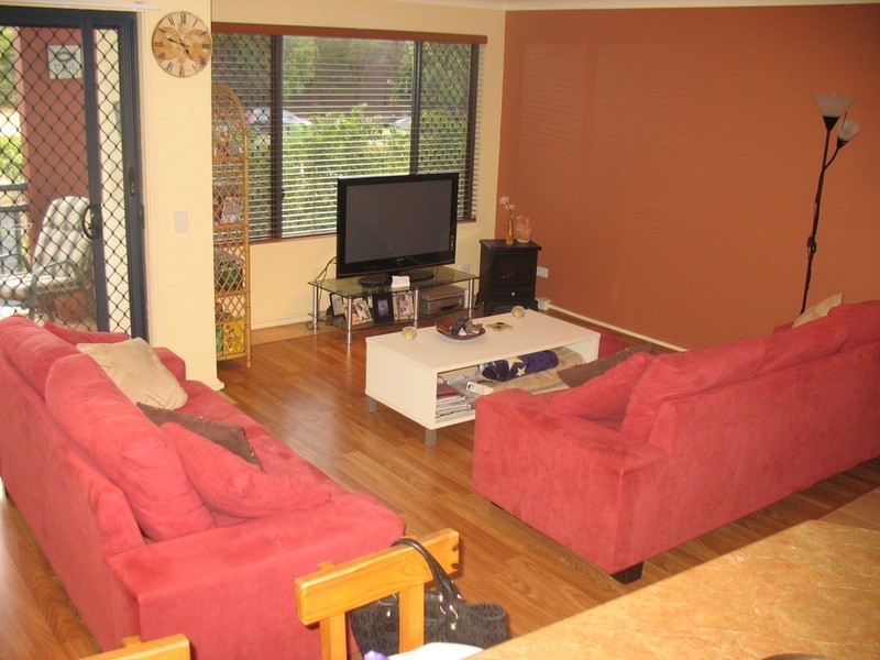 2/492 Christine Avenue, Robina QLD 4226