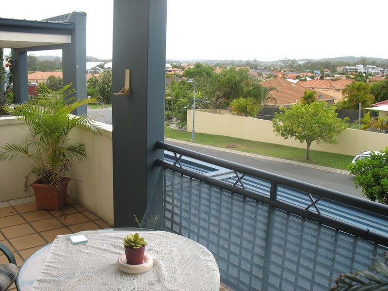 2/492 Christine Avenue, Robina QLD 4226