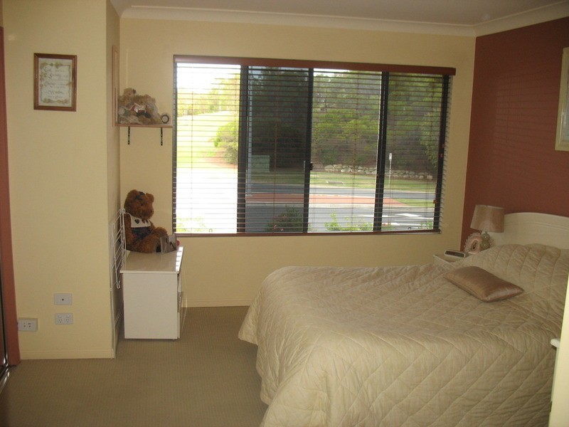 2/492 Christine Avenue, Robina QLD 4226