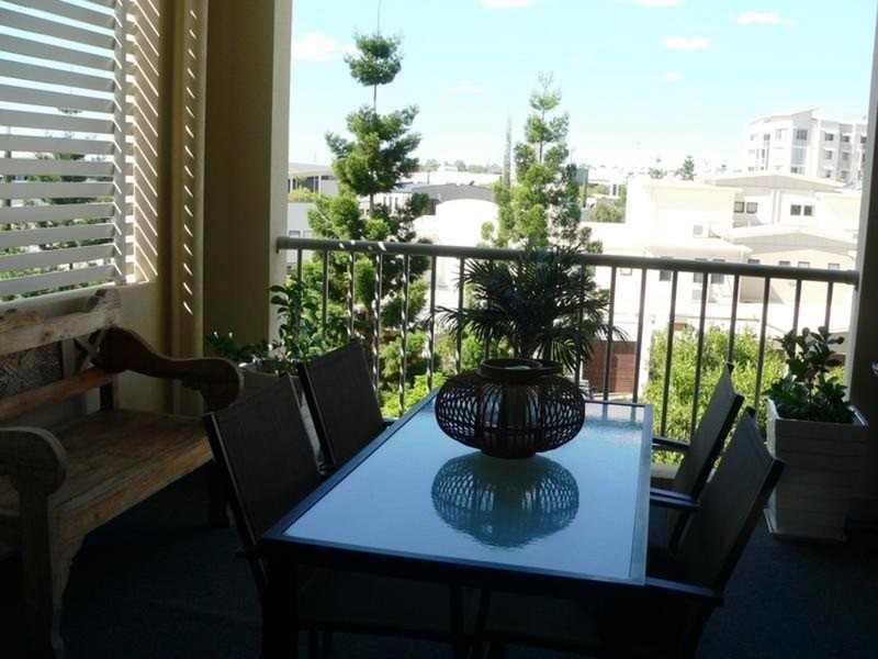 8/64 Riverwalk Avenue, Robina QLD 4226