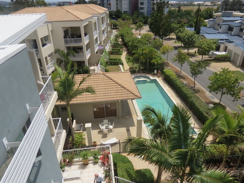 8/64 Riverwalk Avenue, Robina QLD 4226