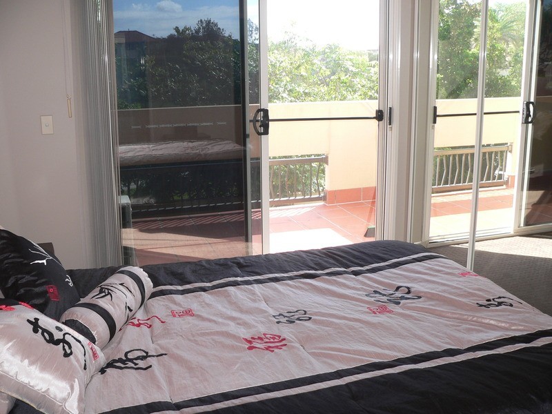 2/480 Christine Avenue, Robina QLD 4226