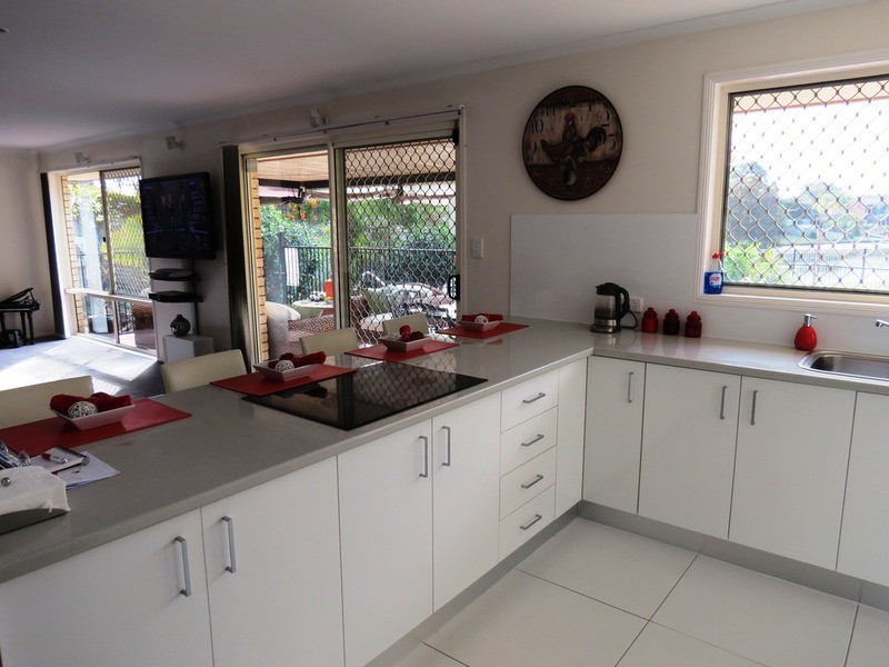 1 Beaconsfield Drive, Burleigh Waters QLD 4220