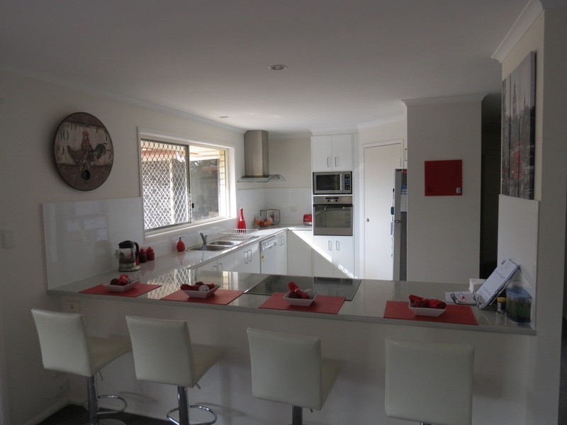 1 Beaconsfield Drive, Burleigh Waters QLD 4220