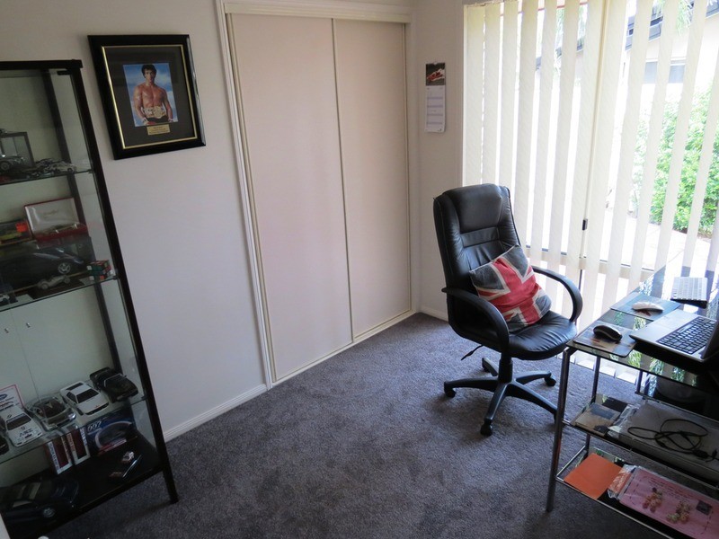 1 Beaconsfield Drive, Burleigh Waters QLD 4220