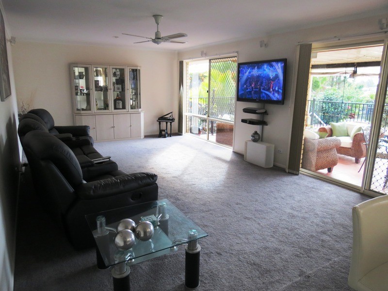 1 Beaconsfield Drive, Burleigh Waters QLD 4220