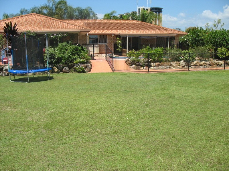 1 Beaconsfield Drive, Burleigh Waters QLD 4220