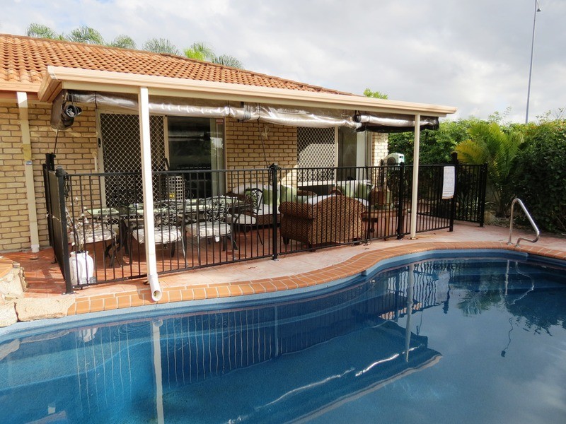 1 Beaconsfield Drive, Burleigh Waters QLD 4220