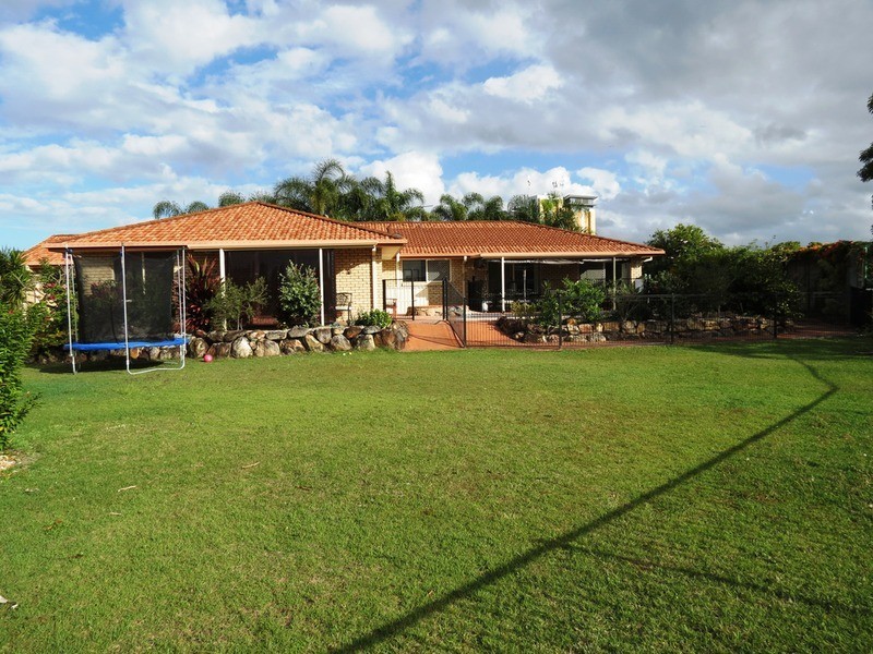 1 Beaconsfield Drive, Burleigh Waters QLD 4220