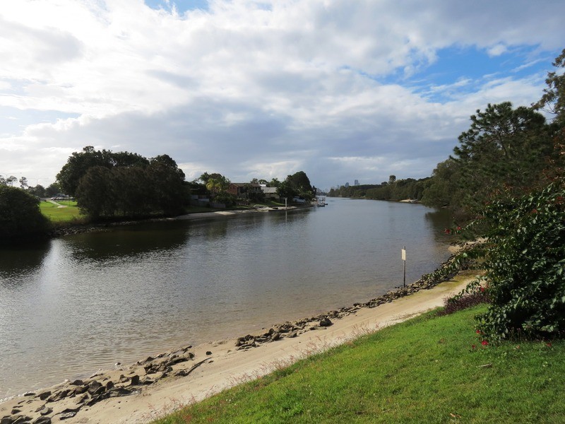 1 Beaconsfield Drive, Burleigh Waters QLD 4220