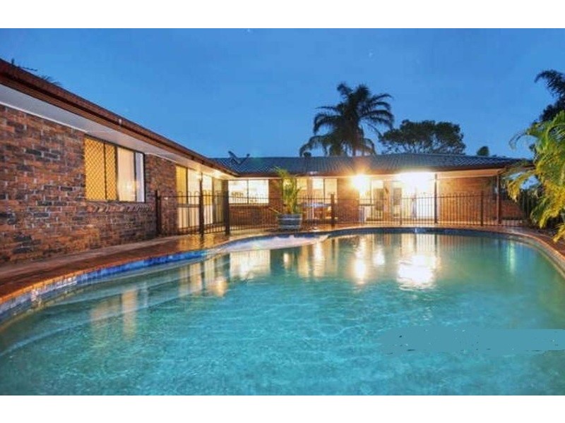 14 Lakeridge Crescent, Burleigh Waters QLD 4220