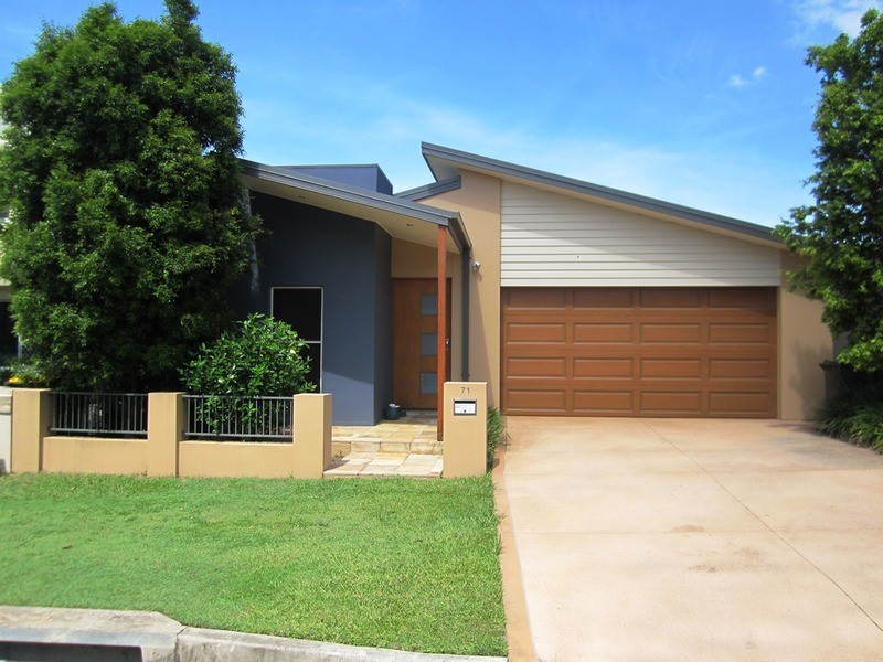 71 Azzura  Drive, Varsity Lakes QLD 4227