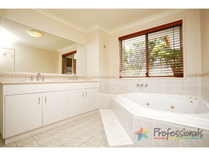 1 Straite Drive, Robina QLD 4226