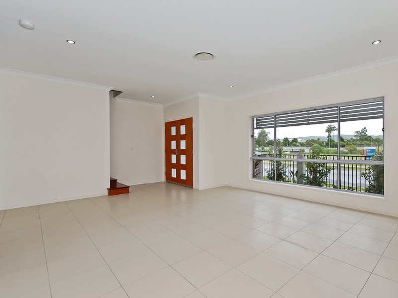 10 Jurien Crescent, Varsity Lakes QLD 4227