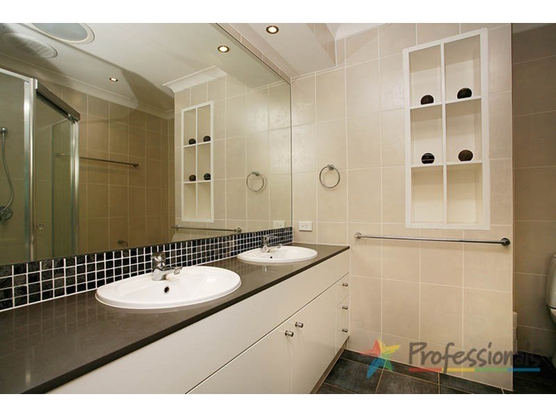 3 Royal Links Drive, Robina QLD 4226