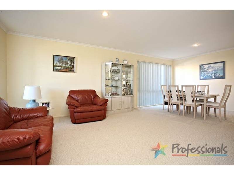 8 Robinia Court, Robina QLD 4226