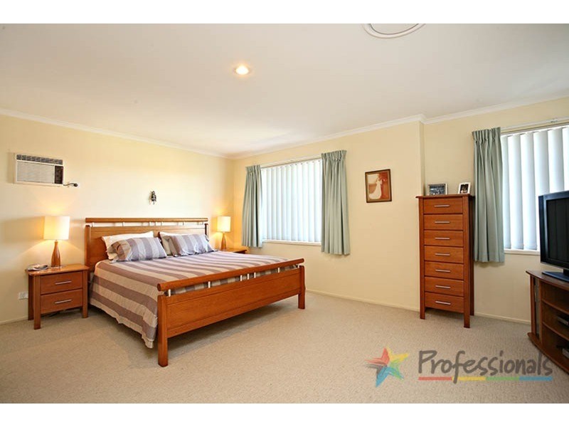 8 Robinia Court, Robina QLD 4226