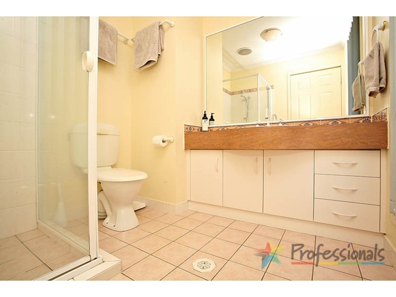 8 Robinia Court, Robina QLD 4226