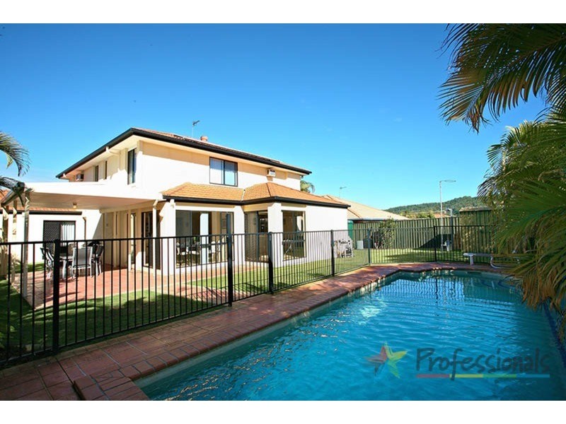 8 Robinia Court, Robina QLD 4226