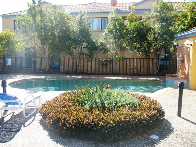 20/2 Concord Circuit, Robina QLD 4226