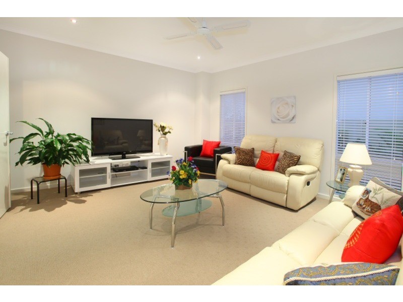 17 Valetta  Crescent, Varsity Lakes QLD 4227