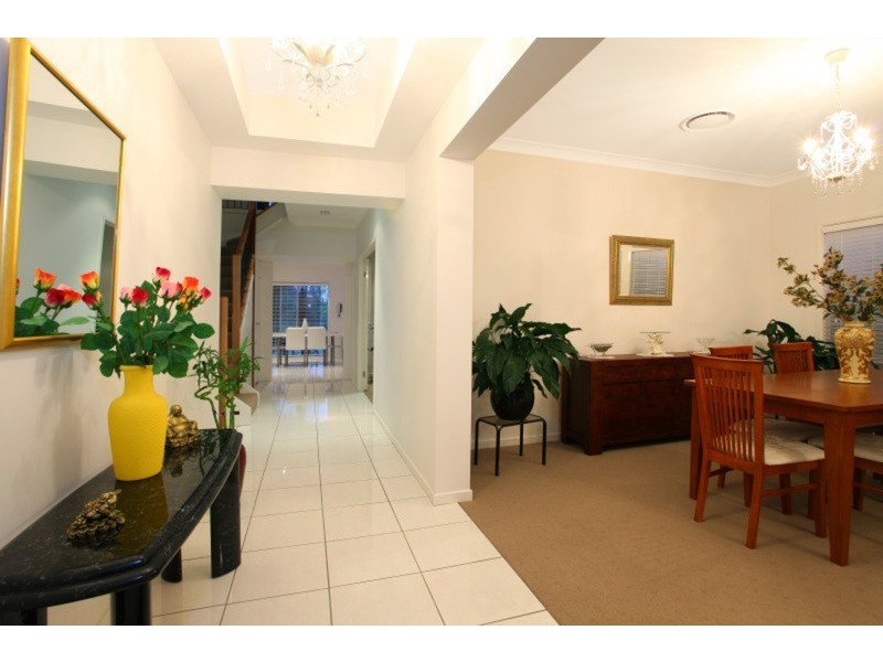 17 Valetta  Crescent, Varsity Lakes QLD 4227