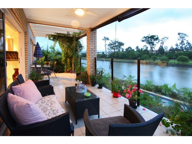 17 Valetta Crescent, Varsity Lakes QLD 4227