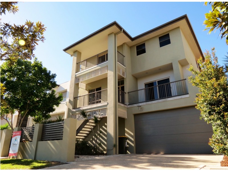 13 Port Peyra Crescent, Varsity Lakes QLD 4227