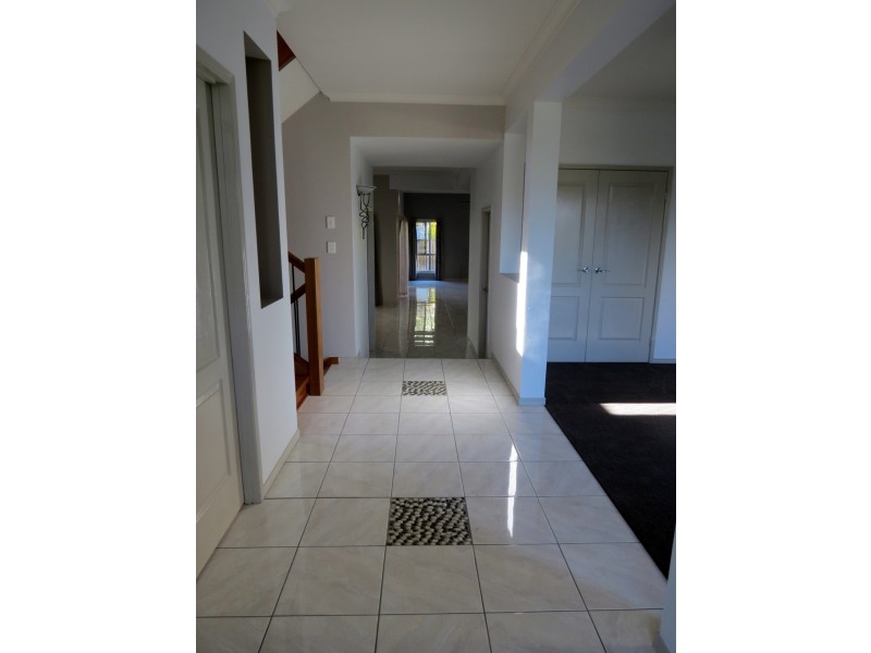 13 Port Peyra Crescent, Varsity Lakes QLD 4227