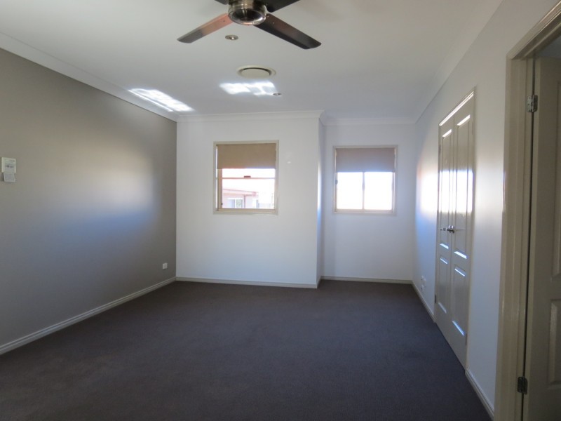 13 Port Peyra Crescent, Varsity Lakes QLD 4227