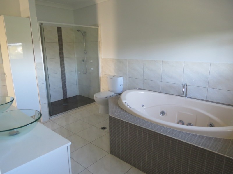 13 Port Peyra Crescent, Varsity Lakes QLD 4227