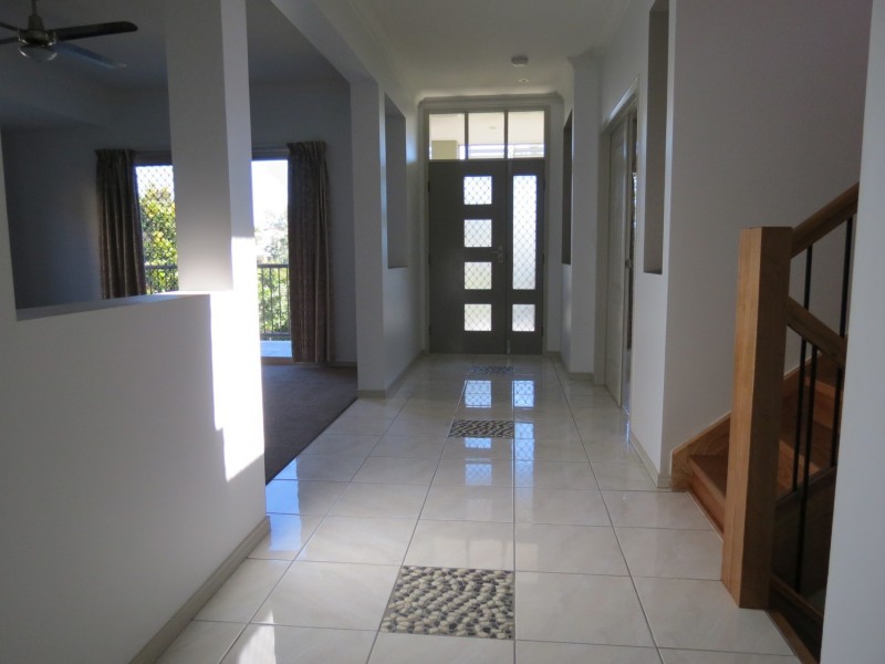 13 Port Peyra Crescent, Varsity Lakes QLD 4227