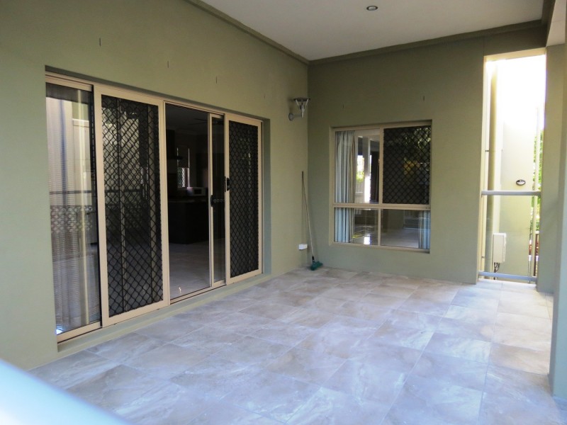 13 Port Peyra Crescent, Varsity Lakes QLD 4227