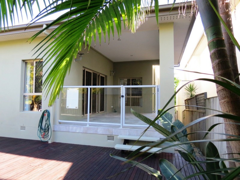 13 Port Peyra Crescent, Varsity Lakes QLD 4227