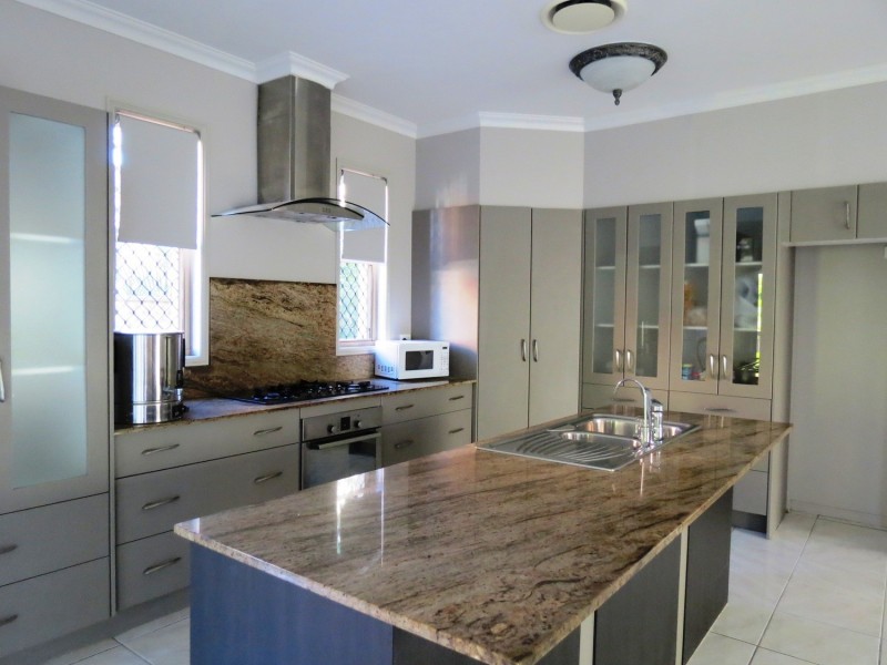 13 Port Peyra Crescent, Varsity Lakes QLD 4227