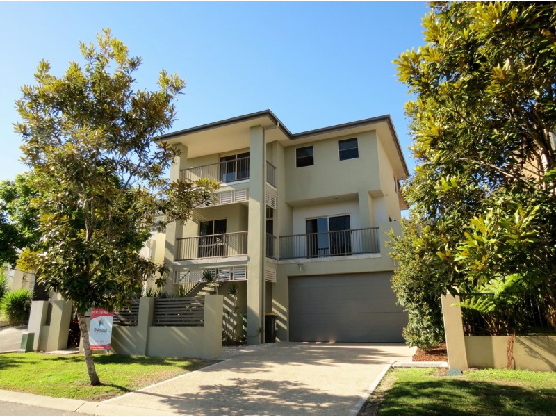 13 Port Peyra Crescent, Varsity Lakes QLD 4227