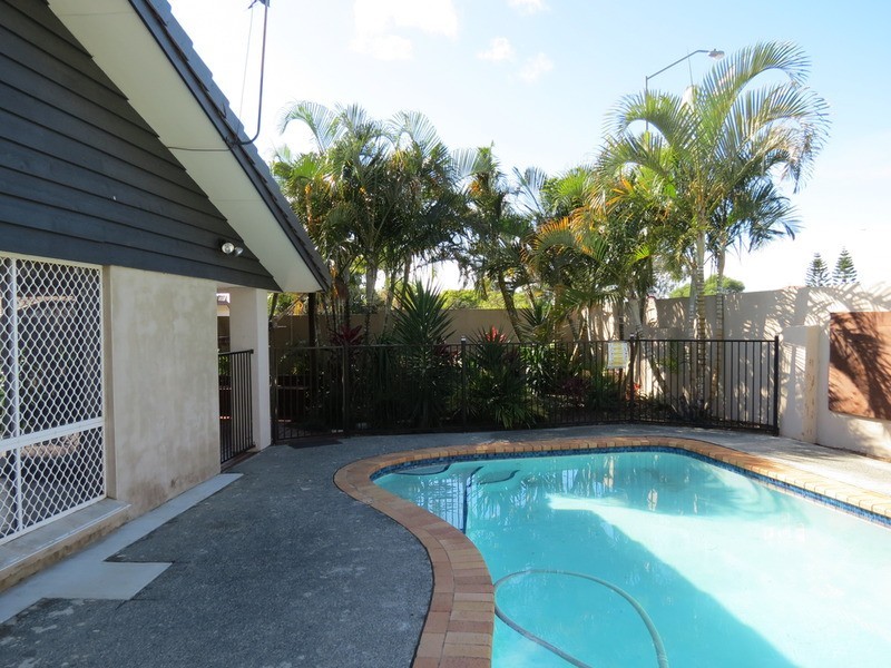 1/118 Cottesloe Drive, Robina QLD 4226