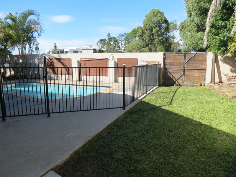 1/118 Cottesloe Drive, Robina QLD 4226