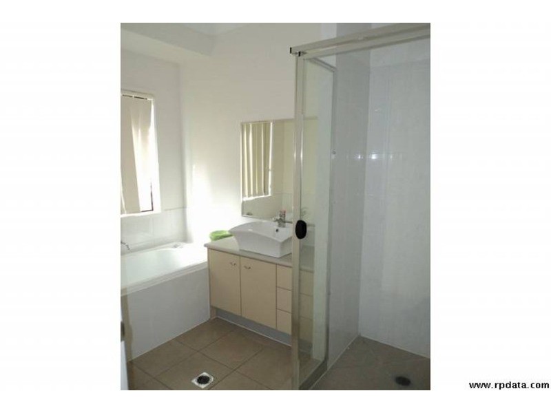 13 Laura Place, Varsity Lakes QLD 4227