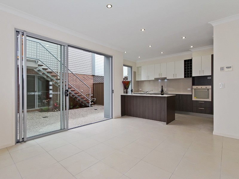 10 Jurien Crescent, Varsity Lakes QLD 4227